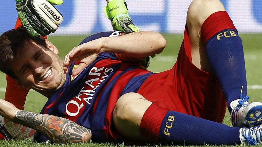 Messi sufre una lesión de rodilla.