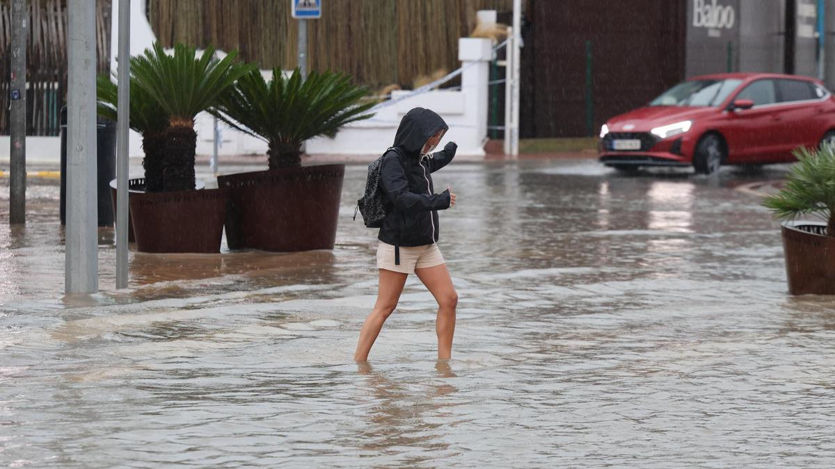 Lluvia en Platja d'en Bossa.