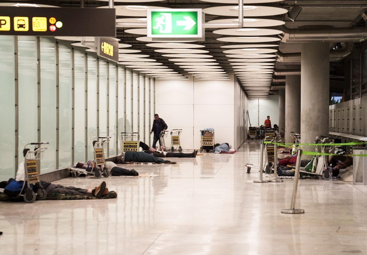 Personas sin hogar en Barajas.
