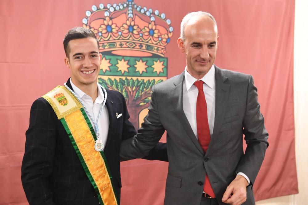 El jugador del Madrid pondrá nombre al campo de fútbol del Concello.