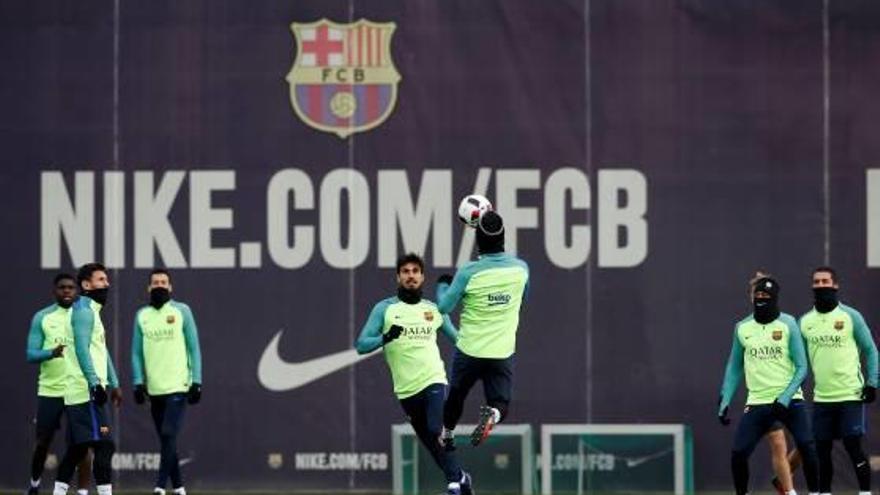 Una acció de l&#039;entrenament que el Barça va celebrar ahir a la Ciutat Esportiva.