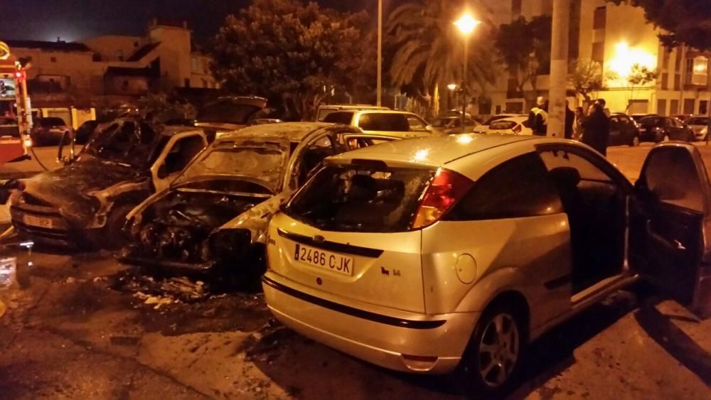 Coches en la calle Ferrocarril.