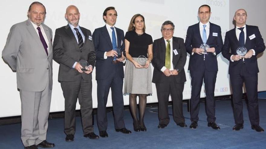 Los premiados, con Rodríguez Martos a la derecha de la imagen.