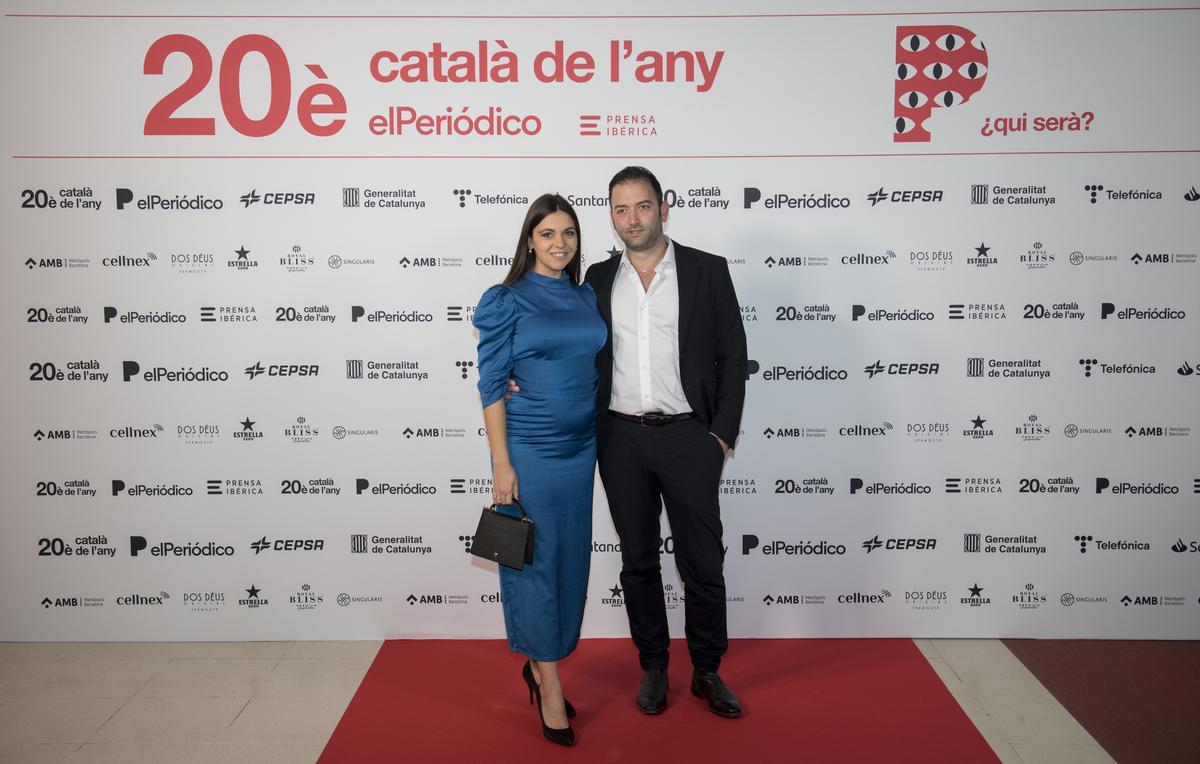 Català de l’Any 2022, en la imagen Cecilia Martínez (TA SALUD MENTAL ) y Maximiliano Ferrazz