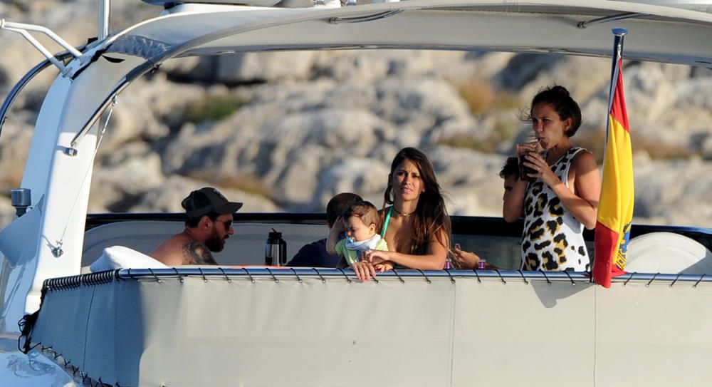 Messi se relaja en Ibiza en familia.