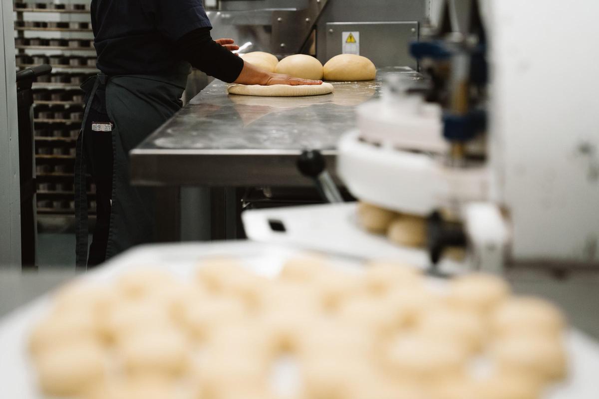 Pan propio, fermentación y horno de suela: así empieza cada focaccia del nuevo proyecto de los creadores de 80 Grados.