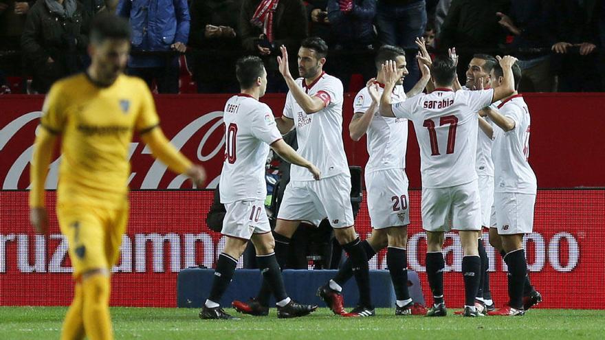 El Sevilla FC celebra uno de los cuatro goles que le endosó al Málaga la temporada pasada.