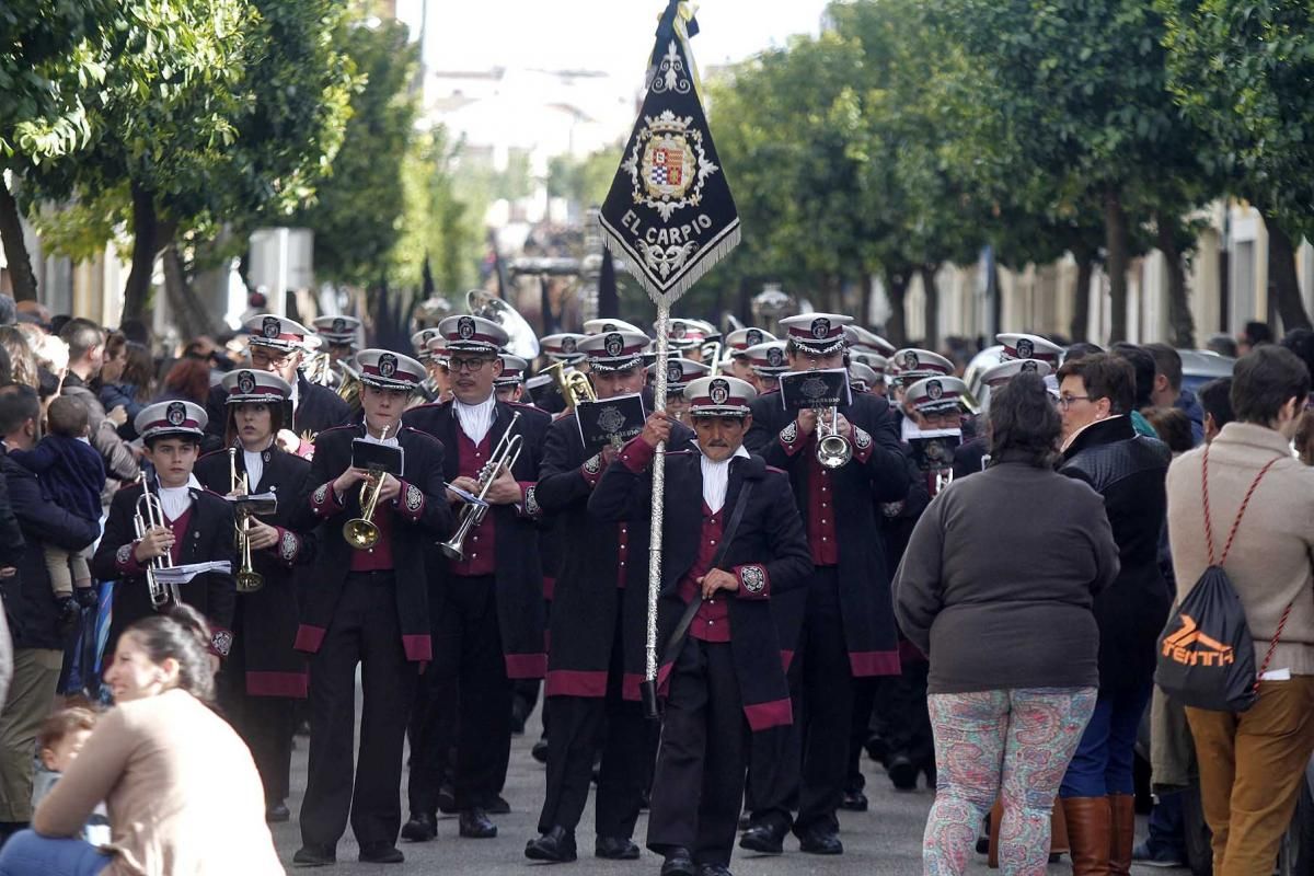 Los tres pasos de la hermandad del Amor, a su paso por Córdoba