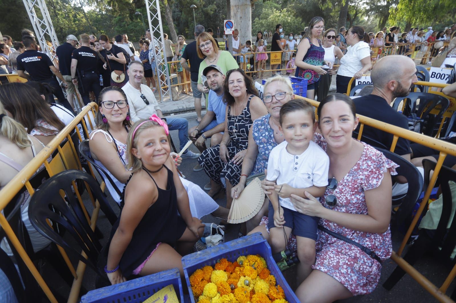 Búscate en los palcos de la Batalla de Flores de València 2022