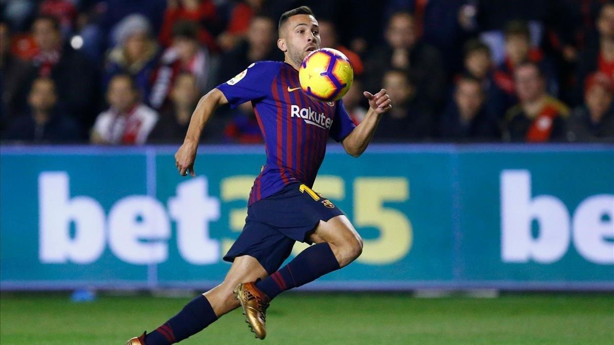 marcosl45740079 barcelona s spanish defender jordi alba runs with the ball d181103235349