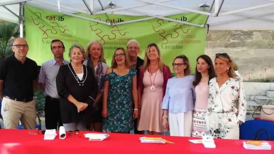 La consellera de Salud Patricia Gómez visitó ayer la carpa que informaba sobre la donación de órganos.