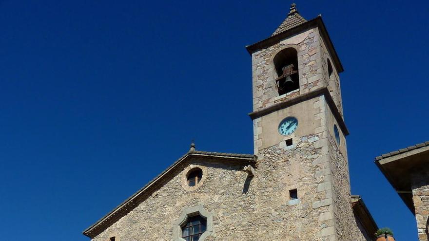 El campanar i l&#039;església de Sant Pere de Gombrèn