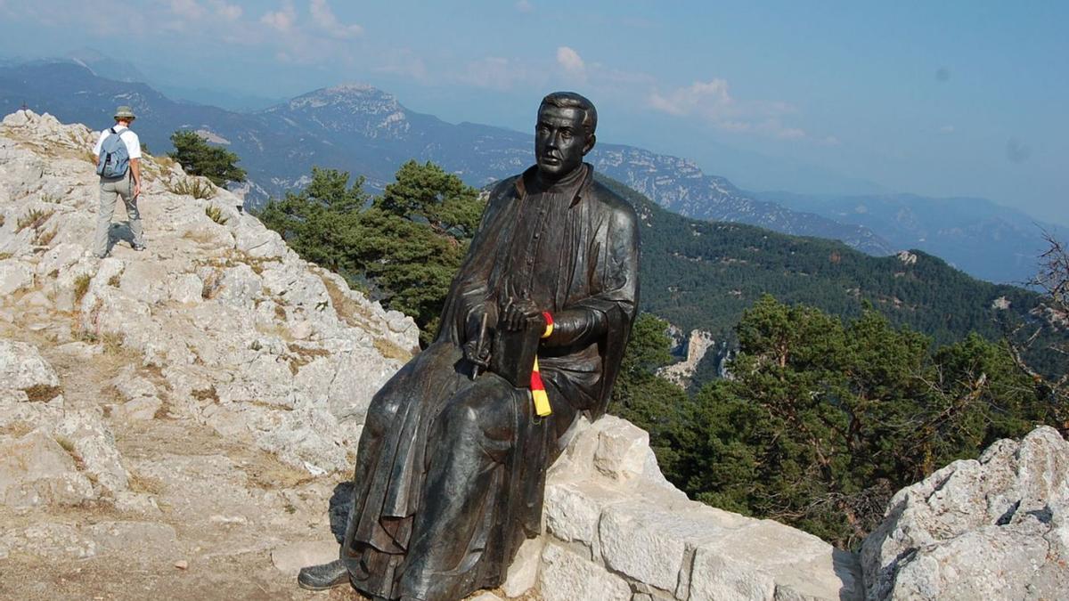 L’escultura dedicada a mossèn Cinto Verdaguer