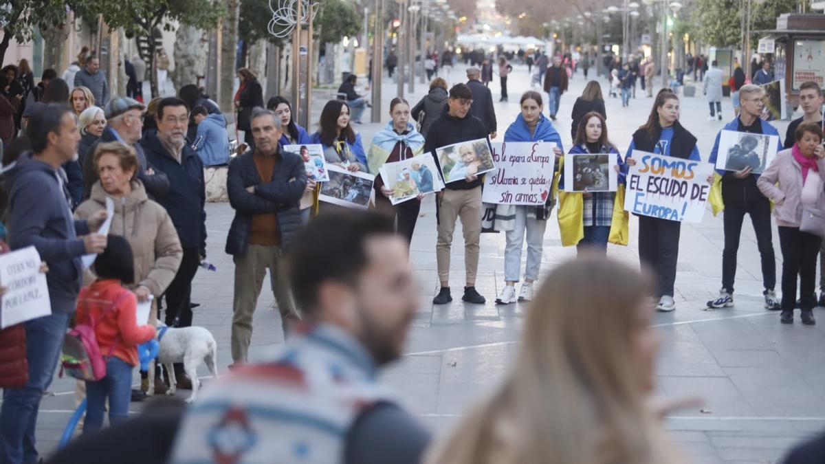 Concentración por la paz en el Bulevar de Córdoba.