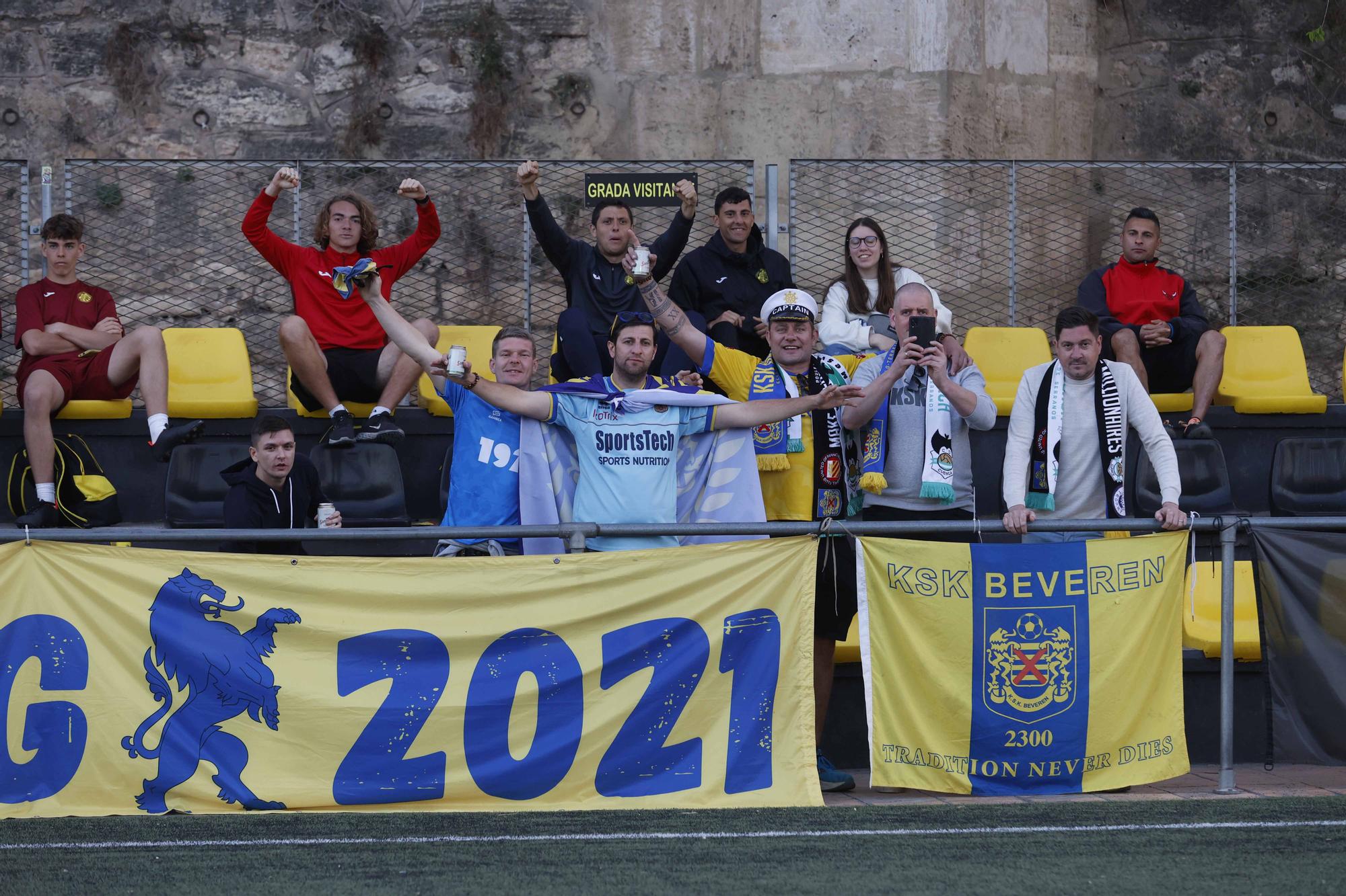 Homenaje a Veteranos del Valencia CF en el partido CD Cuenca Mestallistes