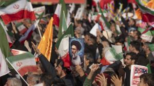 Manifestantes iranís en una marcha a favor del Gobierno