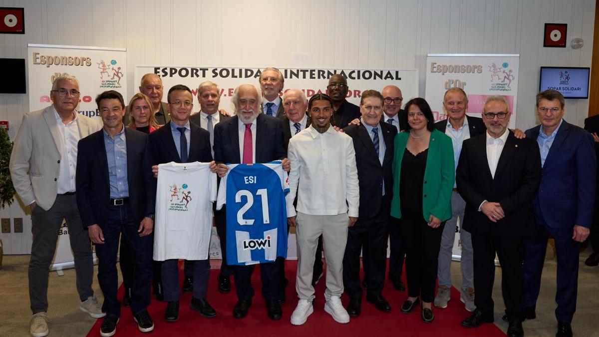 La delegación del Espanyol, en la cena solidaria