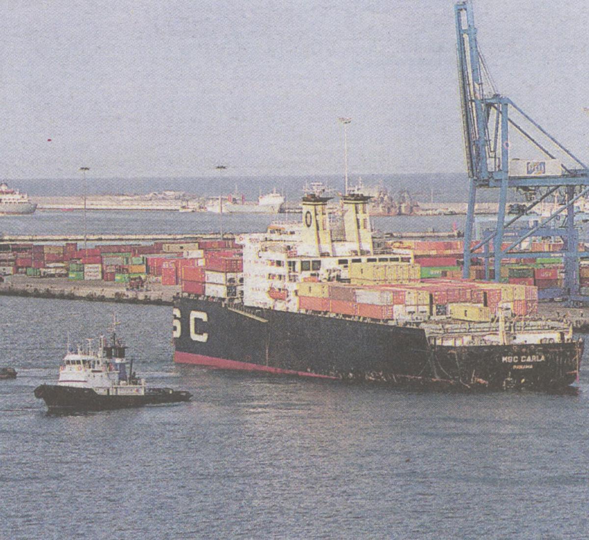 La popa del MSC Carla, atracada en el Puerto de Las Palmas para la operación de transbordo.