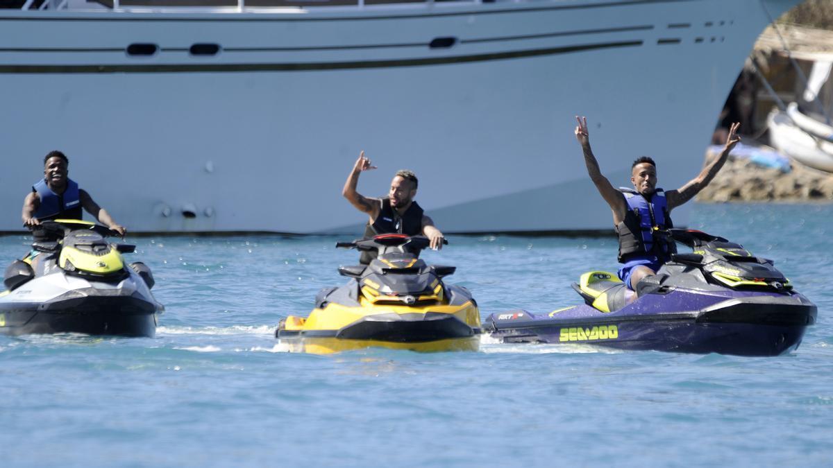 Neymar, Vinicius y Militao en Ibiza.