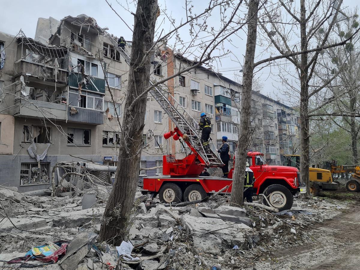 Nueve muertos y más de 20 heridos tras un bombardeo ruso en Sloviansk, en Donetsk.