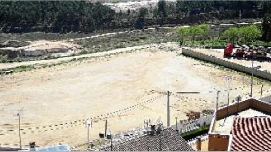 Vista general de la situació actual del terreny on s&#039;alçarà el nou camp, després dels treballs d&#039;enderroc