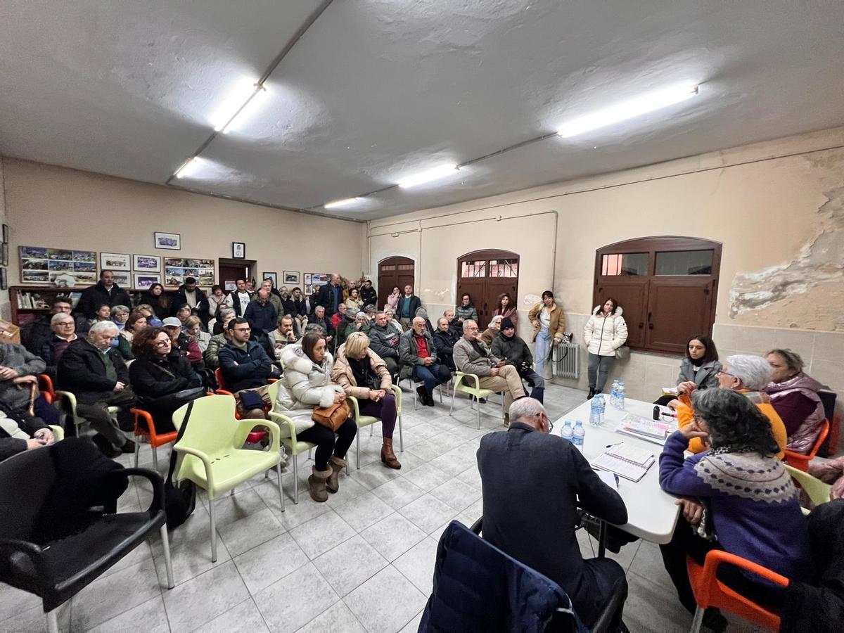 Los vecinos de Argüelles, durante una reunión