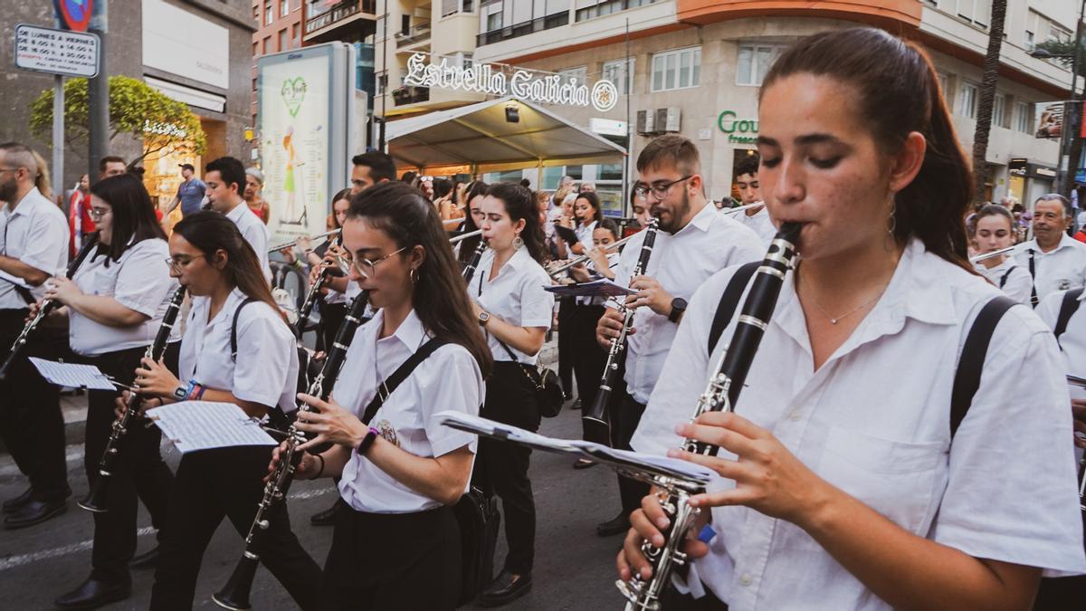 Les societats musicals vertebren les Fogueres de Sant Joan.
