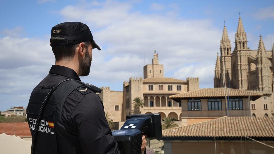 La Policía Nacional extrema la vigilancia ante el inicio de la cumbre de presidentes de parlamentos europeos en Palma