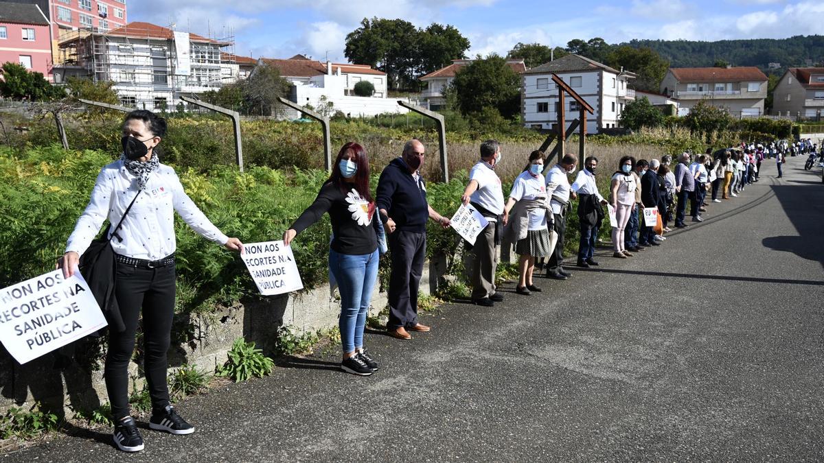 En la cadena se mostraron carteles en favor de la sanidad pública.