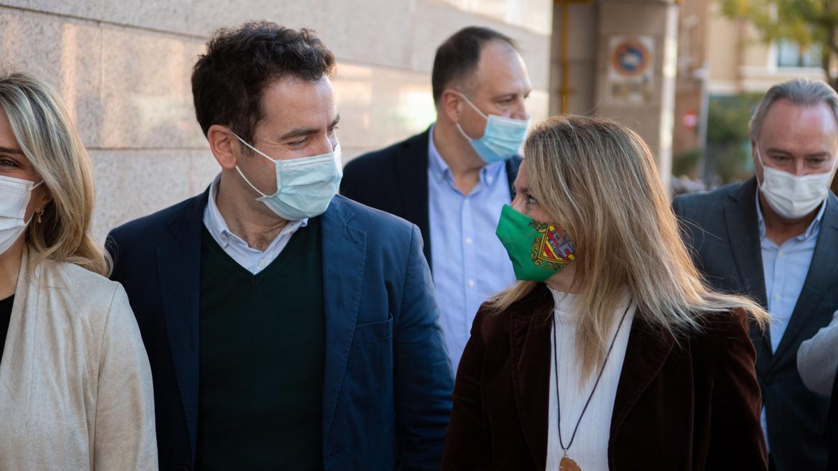 García Egea junto a Begoña Carrasco, este jueves a mediodía, antes de la comida.