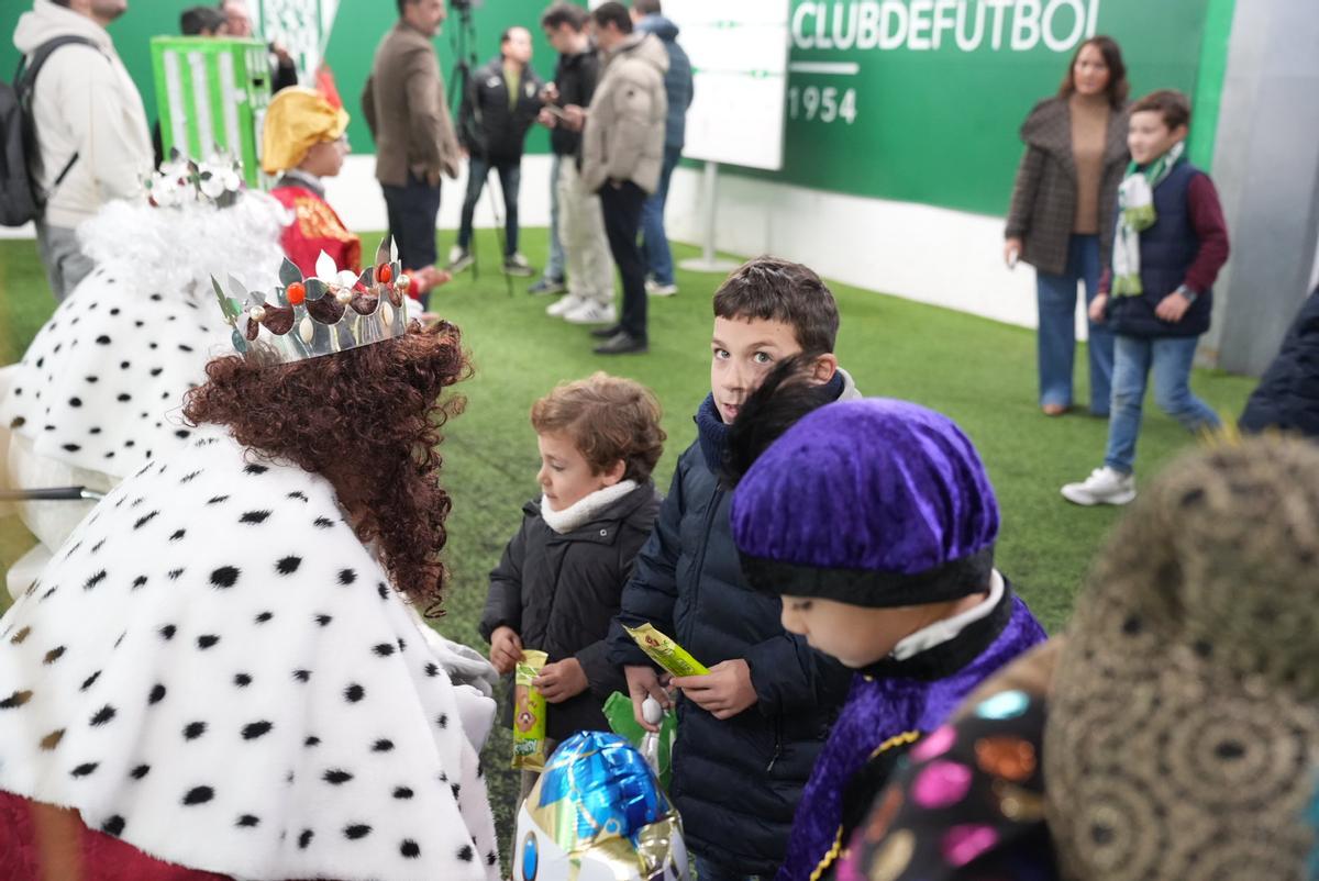 La recepción de Los Reyes Magos en El Arcángel, en imágenes