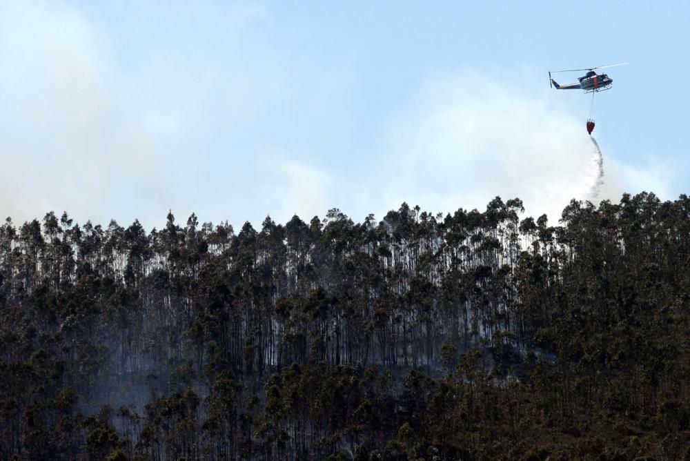 Lucha contra el fuego en Arousa