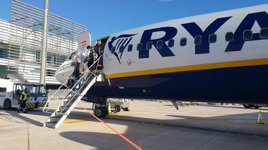 Llegada del primer vuelo que recibió el aeropuerto de Corvera en el mes de enero.