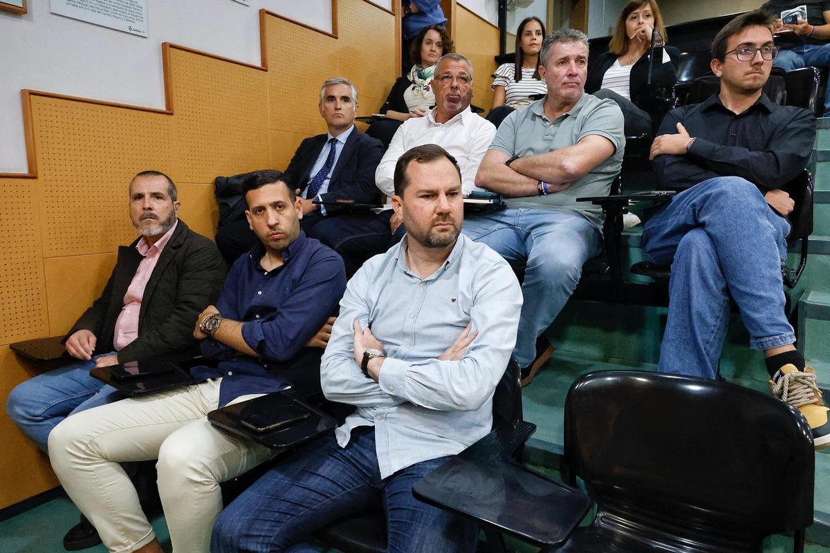 En primera fila, Manu Guill (derecha), Sesé Rivero (izquierda) y Hugo Rico (centro).