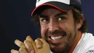 Alonso ya cambia de vestimenta: así le quedan los colores del nuevo equipo