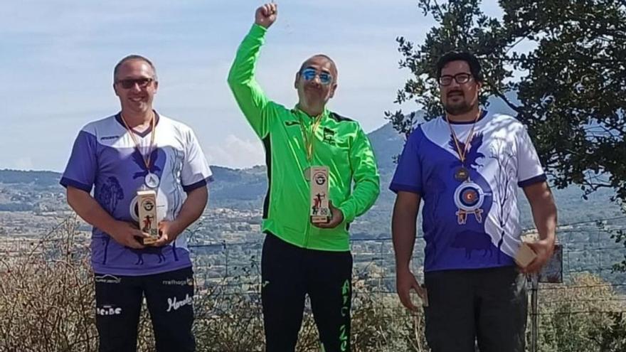 Víctor Villarán celebra el títol al podi de la categoria BBR | ARXIU PARTICULAR