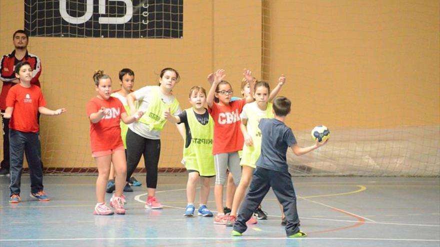 El club Córdoba de Balonmano fomenta el deporte el alumnado