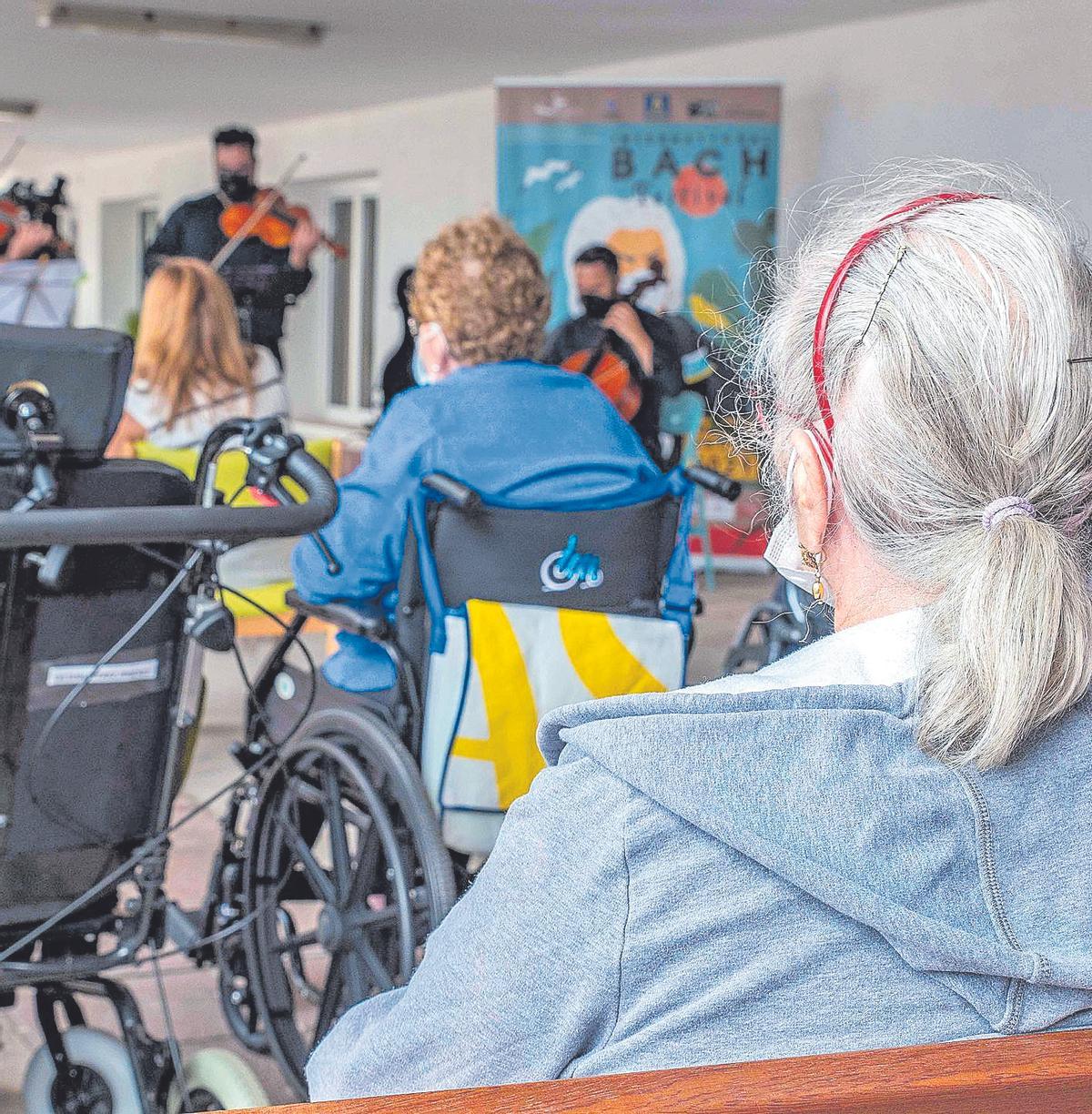 Acto cultural ofrecido en la residencia de mayores de Taliarte, en Gran Canaria.