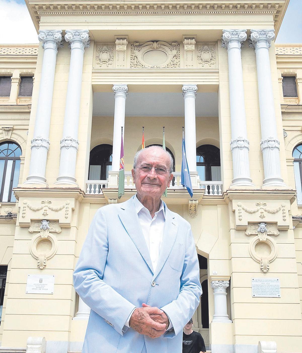 De la Torre, frente a la Casona del Parque