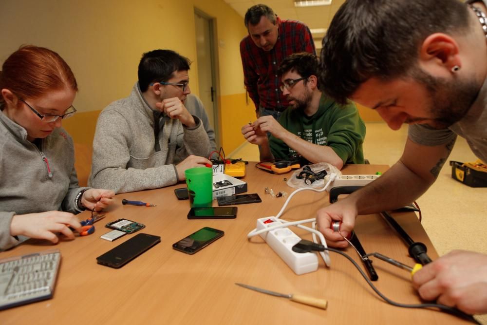 Jornada de reparación de aparatos por ingenieros voluntarios