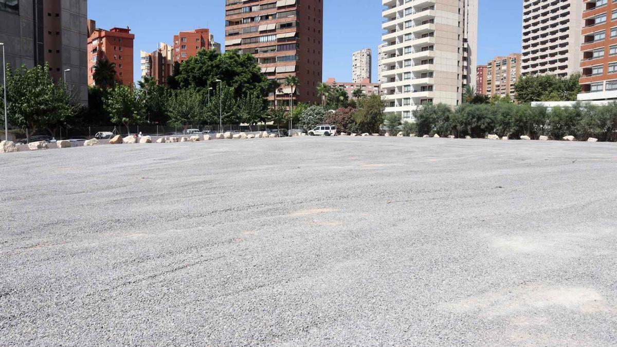 El solar acondicionado por el Ayuntamiento de Benidorm en la zona de Levante como aparcamiento público.