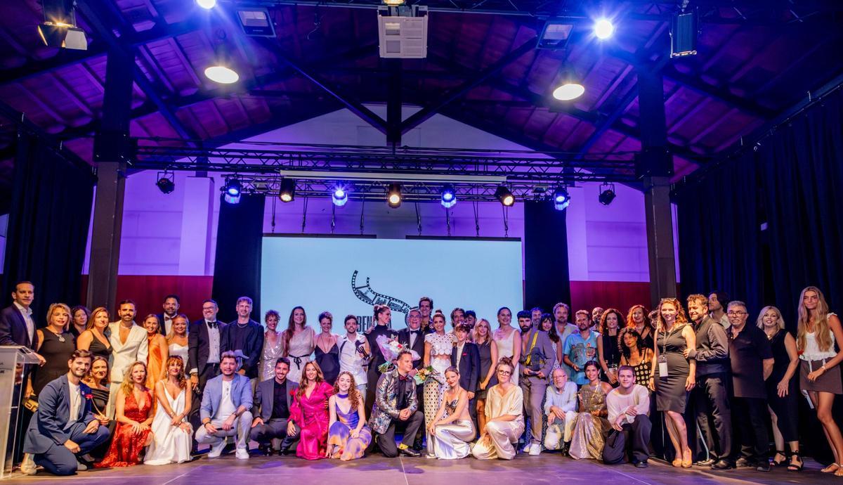 Foto de familia de los premiados en la primera edición de Benissa en Corto