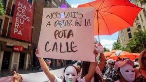 Protesta de prostitutas ante la sede del PSOE en Madrid, el pasado verano.