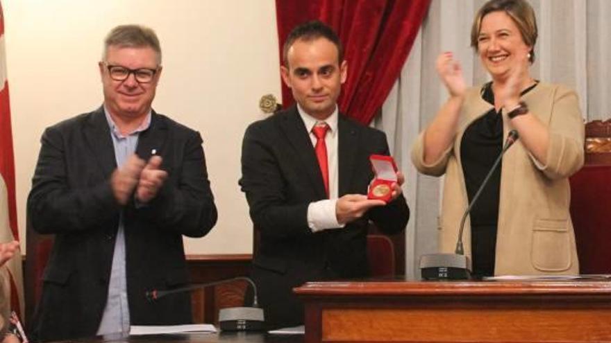 Raül Cuenca recibió la medalla de oro de Sueca.