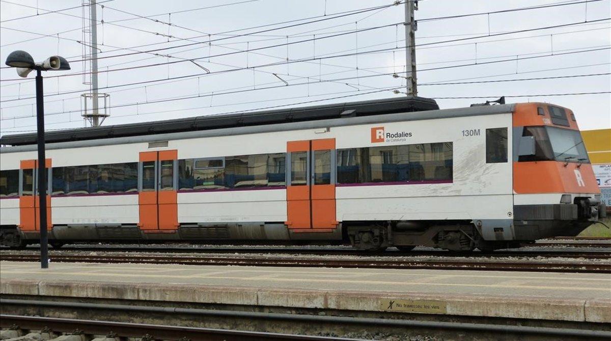 Un tren de Rodalies circulando.