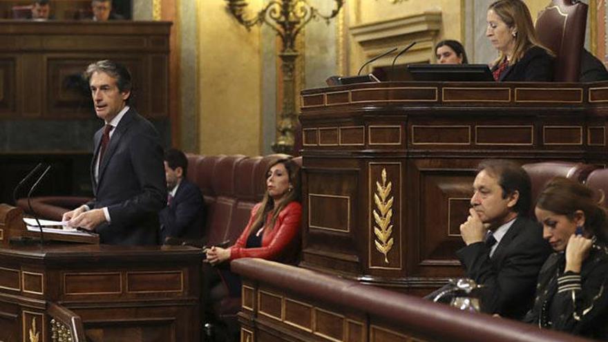 El ministro de Fomento, Íñigo de la Serna durante su intervención en el Congreso