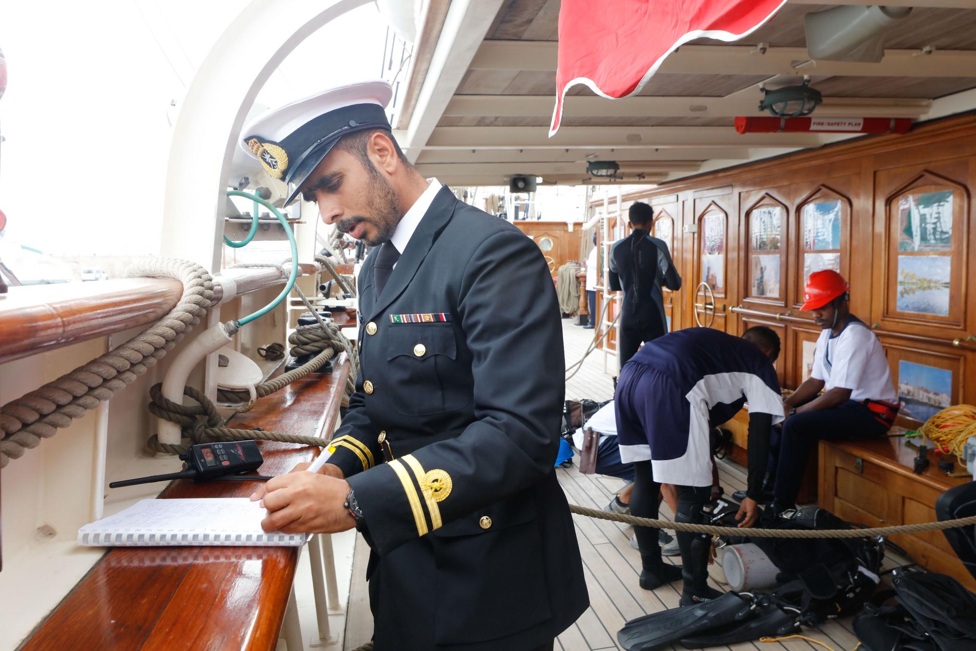 Jornada de puertas abiertas en el velero de Omán barco escuela 'Royal Shabab Omán 2'