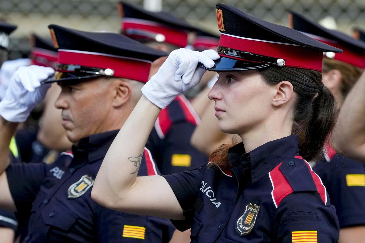 Les imatges del lliurament de diplomes als futurs mossos d'esquadra i policies locals a Montmeló