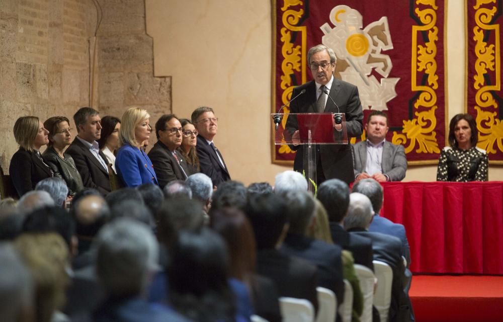 Acto institucional del 25 de abril en Les Corts