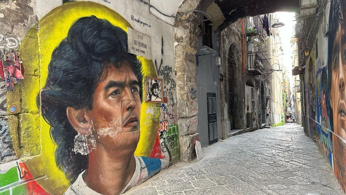 Murales de Maradona, en Vico dei Maiorani, Nápoles /